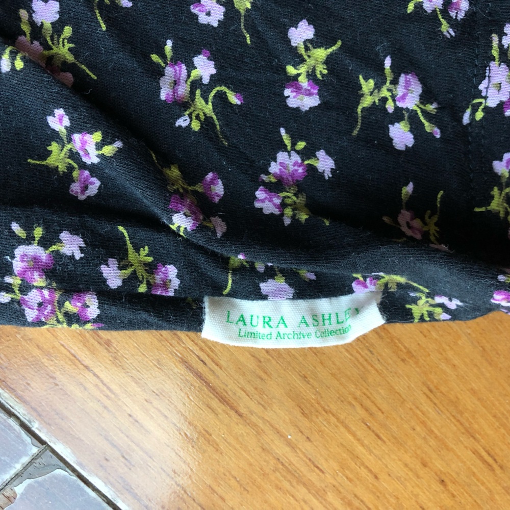 Uniqlo x Laura Ashley Limited Archive Collection T-Shirt - Picture 7 of 12